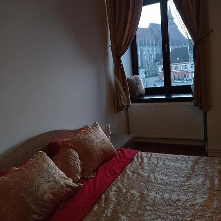 Piata Sfatului Апартаменты *